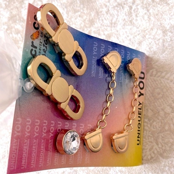 Brand New Crocs Jibbitz Charms Recollect Shoelery 5 Pk Gold Tone Metallic Chains - Picture 7 of 15